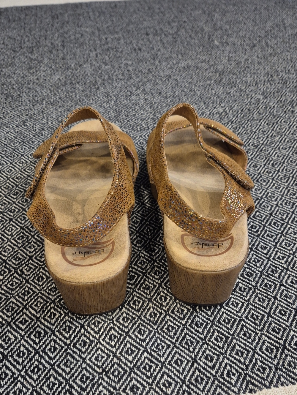 Dansko Metallic Strap Sandals Size 8.5 (39) - Picture 4 of 10